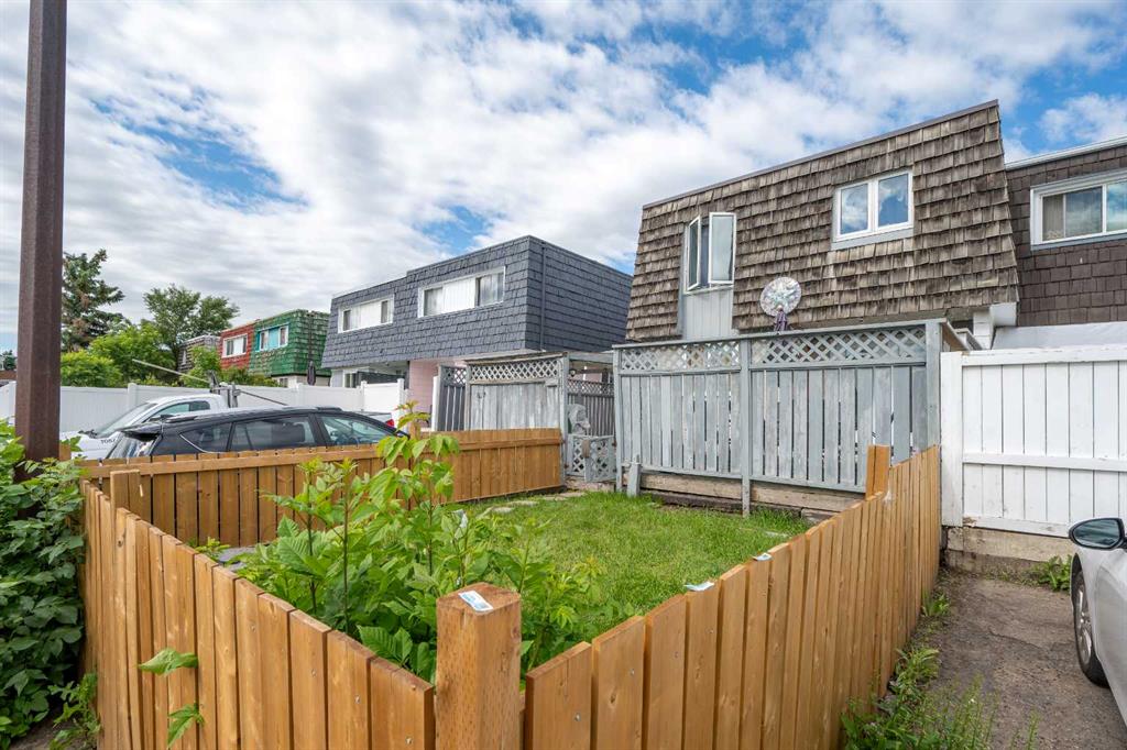 Third View of 7627 24A Street SE, Ogden, Calgary, Alberta, T2C 0Z8
