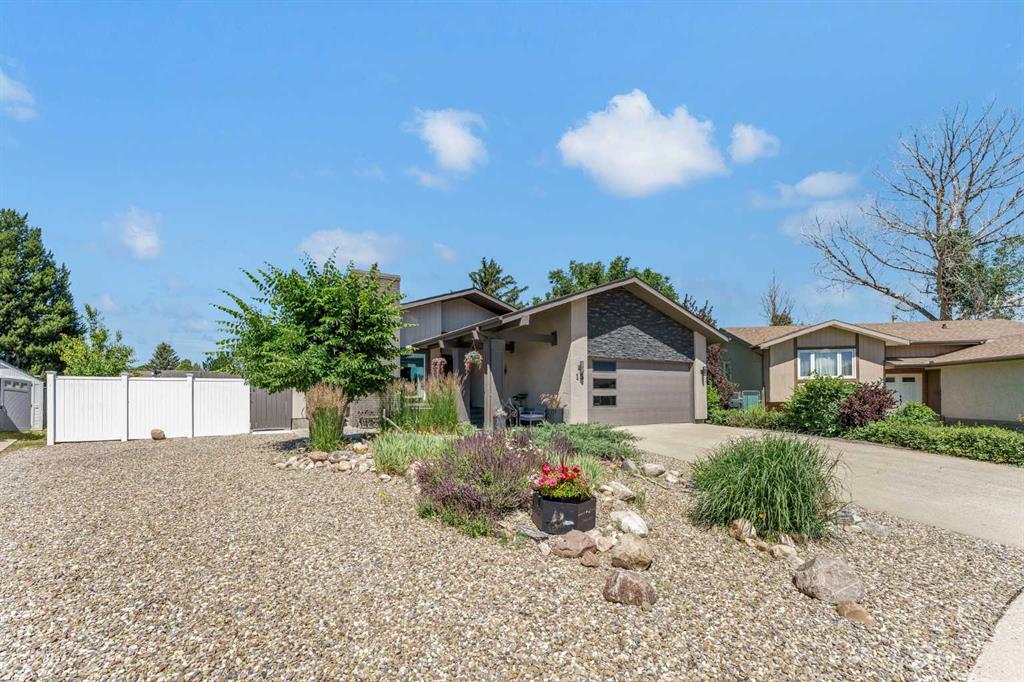 Third View of 15 Rossdale Way SE, Ross Glen, Medicine Hat, Alberta, T1B1X5