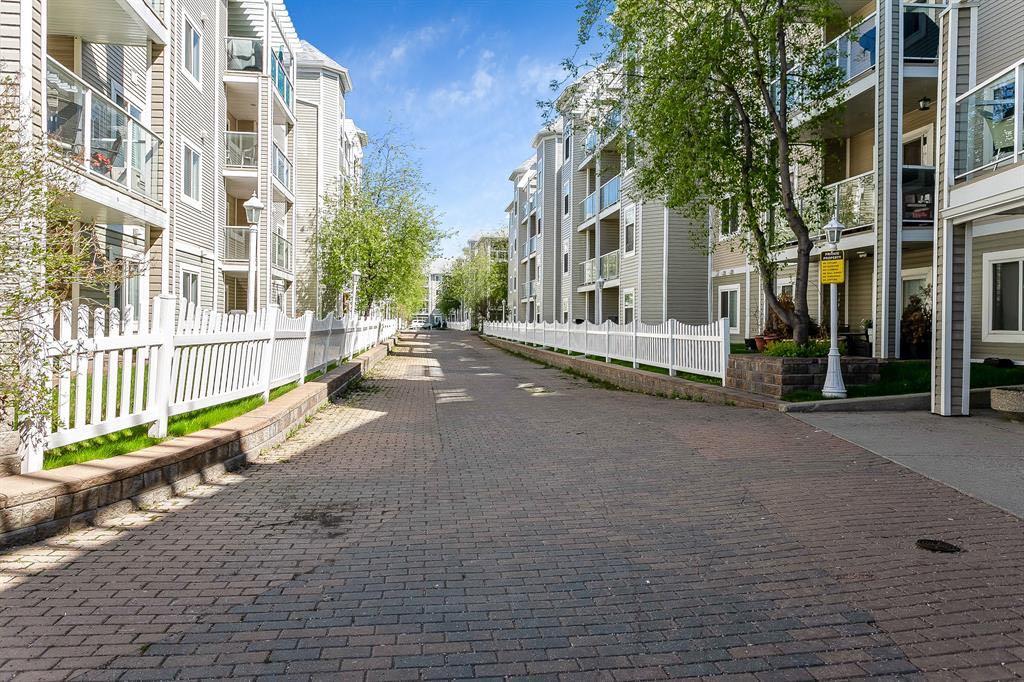 Third View of 305, 290 Shawville Way SE, Shawnessy, Calgary, Alberta, T2Y 3Z9