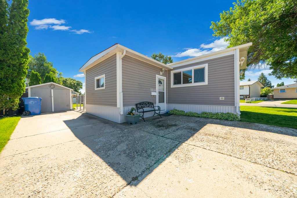 Third View of 2391 Gardner Place SE, Crestwood-Norwood, Medicine Hat, Alberta, T1B 1A4
