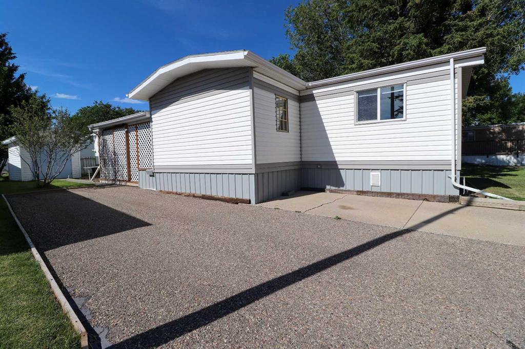 Fourth View of 33, 2300 13 Street N, Bridge Villa Estates, Lethbridge, Alberta, T1H 4E8