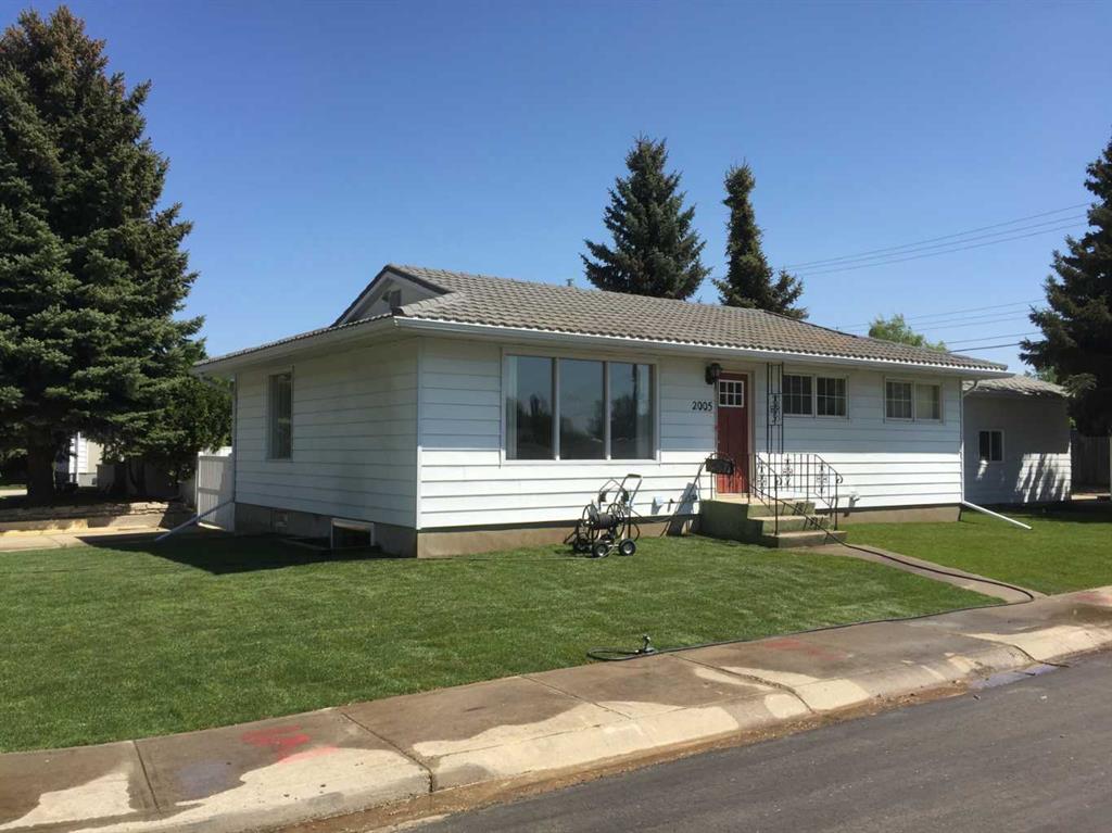 Second View of 2005 26 Street S, Agnes Davidson, Lethbridge, Alberta, T1K 2N8