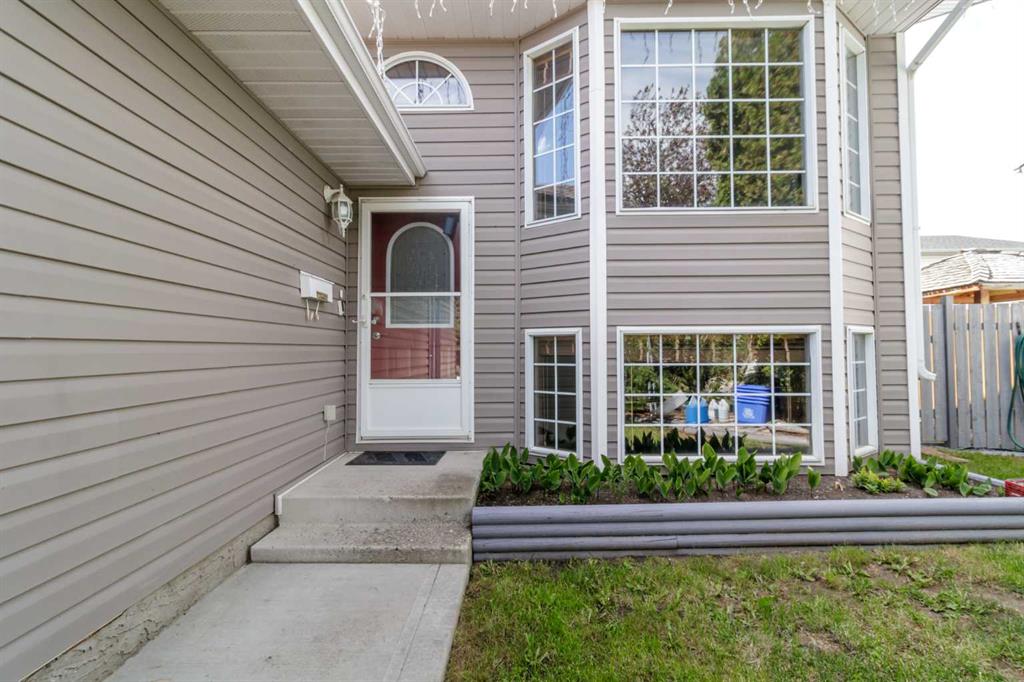Third View of 3 Pickering Close , Pierview, Sylvan Lake, Alberta, T4S 1K2