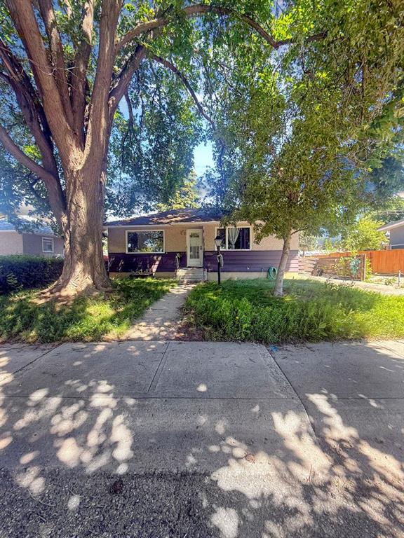 Second View of 2411 5 Avenue N, Majestic Place, Lethbridge, Alberta, T1H 0N8
