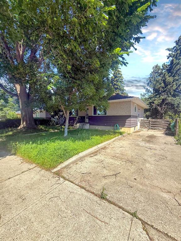 Fourth View of 2411 5 Avenue N, Majestic Place, Lethbridge, Alberta, T1H 0N8