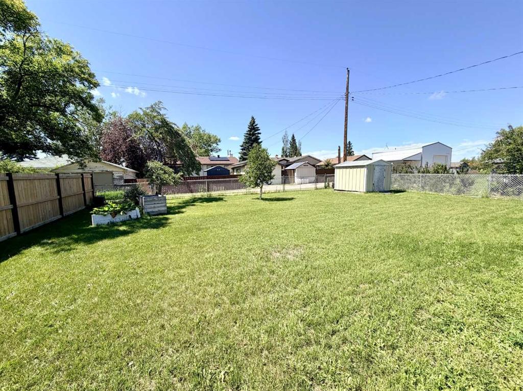 Fifth View of 210 1 Street  SE, NONE, Linden, Alberta, T0M 1J0