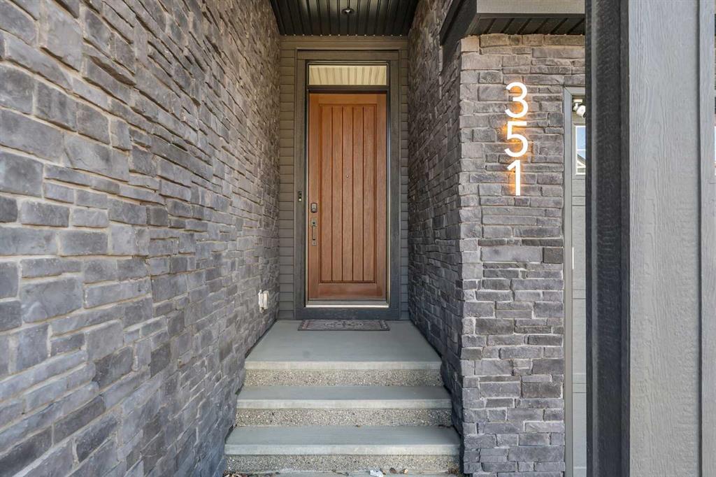 Fifth View of 351 Lucas Way NW, Livingston, Calgary, Alberta, T3P 1Z3