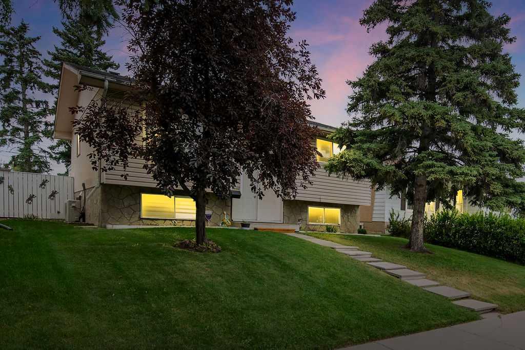 Second View of 311 Penbrooke Crescent SE, Penbrooke Meadows, Calgary, Alberta, T2A 3T6