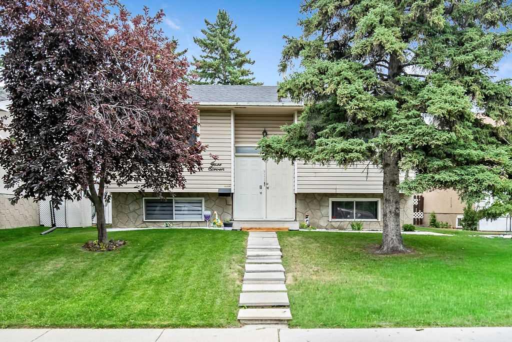 Third View of 311 Penbrooke Crescent SE, Penbrooke Meadows, Calgary, Alberta, T2A 3T6