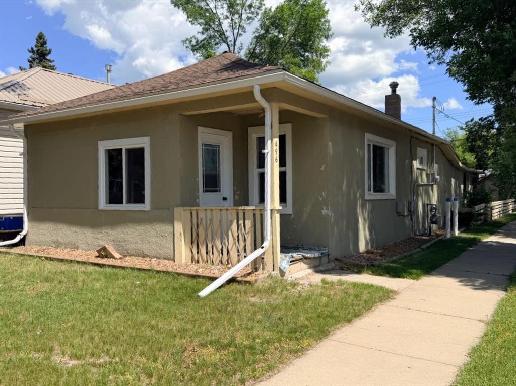 496 4 Street E, A2327731, Alberta,