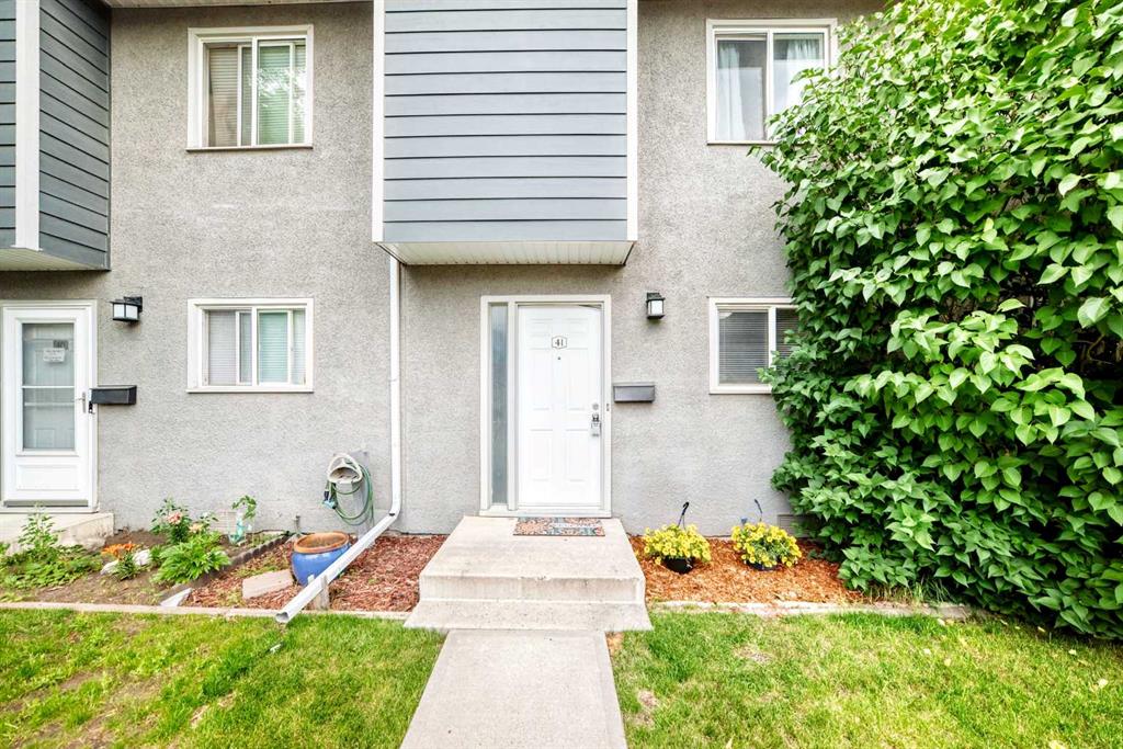 Second View of 41, 219 90 Avenue SE, Acadia, Calgary, Alberta, T2J0A3