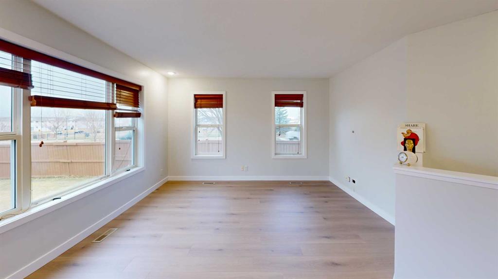 Fourth View of 3 Aberdeen Road W, West Highlands, Lethbridge, Alberta, T1J 4Y5