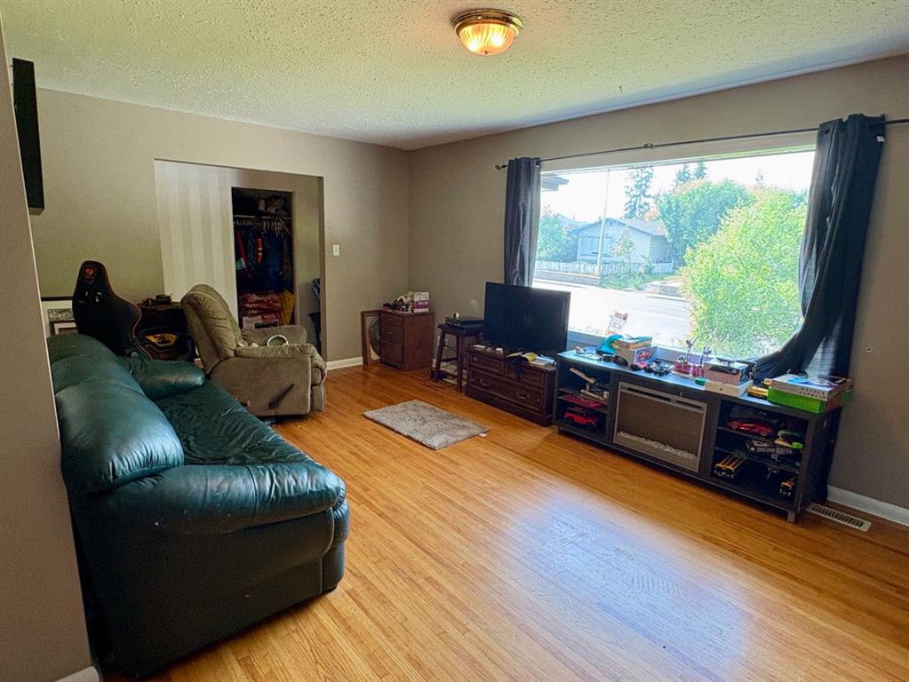 Fifth View of 4122 50 Street , Michener Hill, Red Deer, Alberta, T4N 1W7