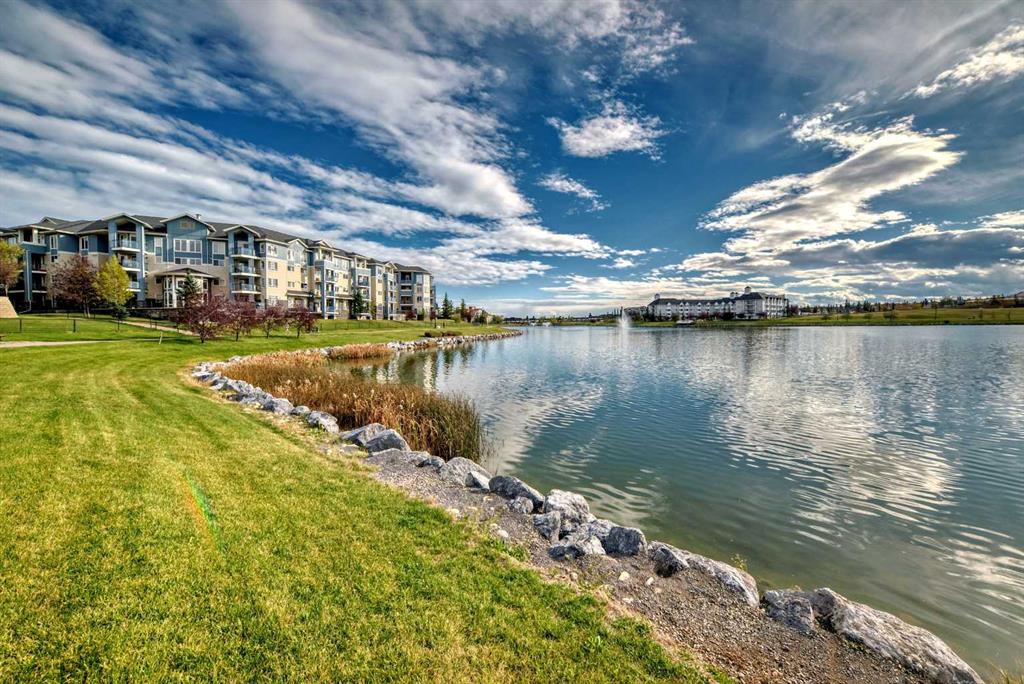 110, 108 Country Village Circle NE, A2328170, Alberta,