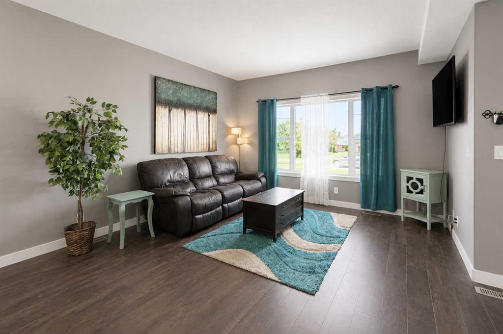 Fifth View of 18 Hanson Green , Hawkridge Estates, Penhold, Alberta, T0M 1R0