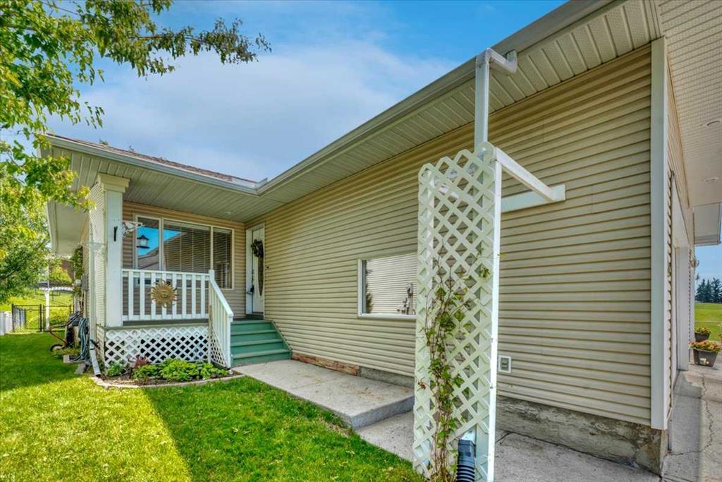 10 Sandstone Ridge Crescent , A2328538, Alberta,