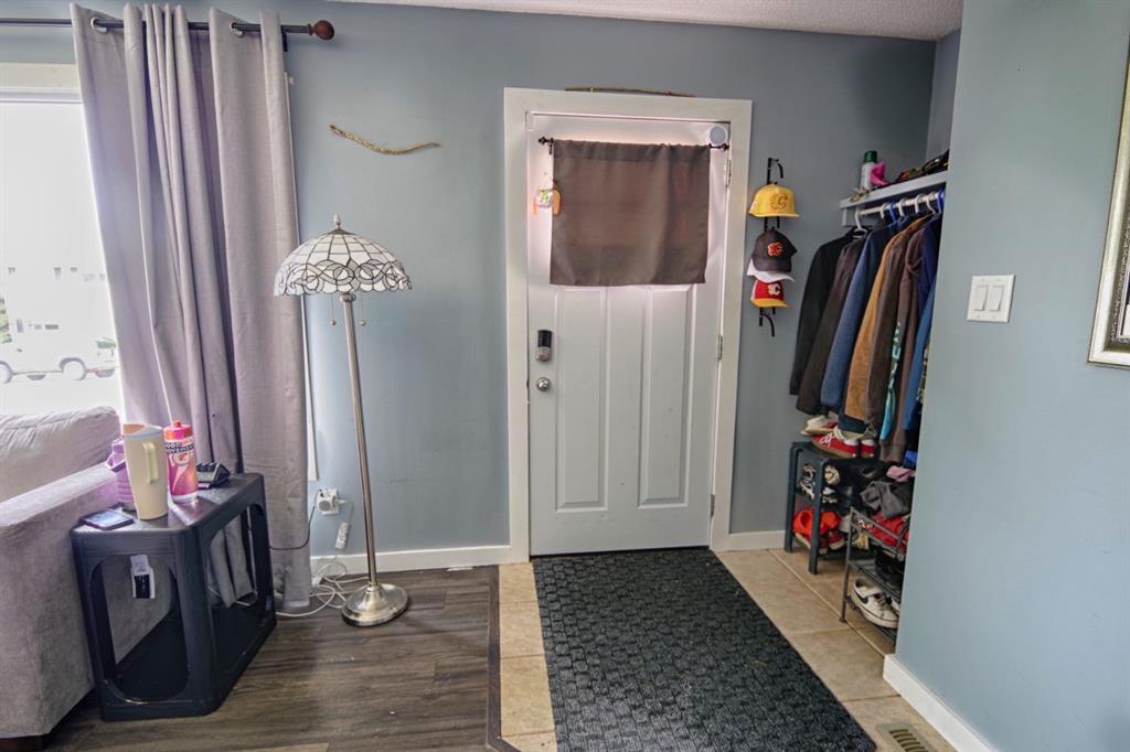 Fifth View of 32 Lemoyne Crescent W, Varsity Village, Lethbridge, Alberta, T1K 4A5
