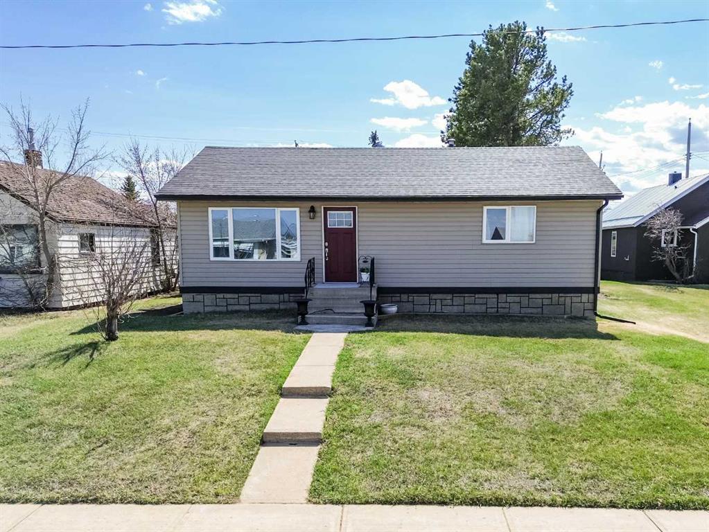 Third View of 4923 51 Avenue , Holden, Holden, Alberta, T0B 0H8