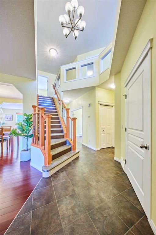 Fifth View of 62 Crestmont Drive SW, Crestmont, Calgary, Alberta, T3B 5X7
