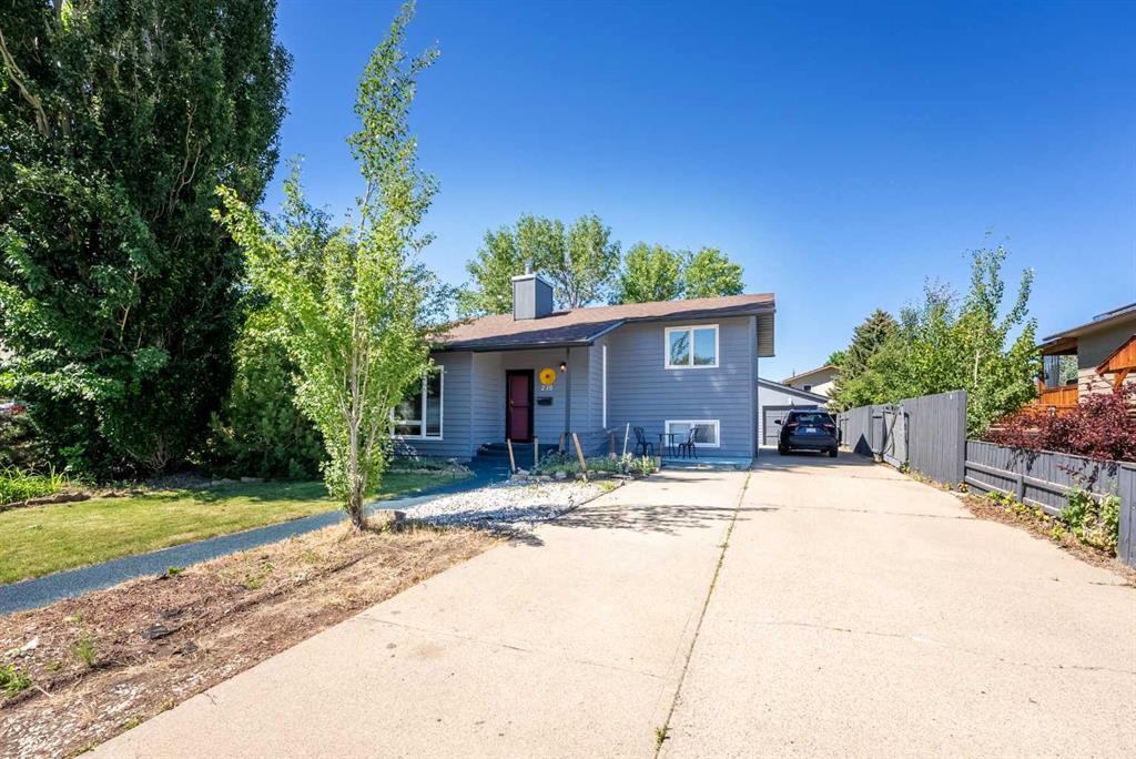 Third View of 210 Ojibwa Place W, Indian Battle Heights, Lethbridge, Alberta, T1K 5K6
