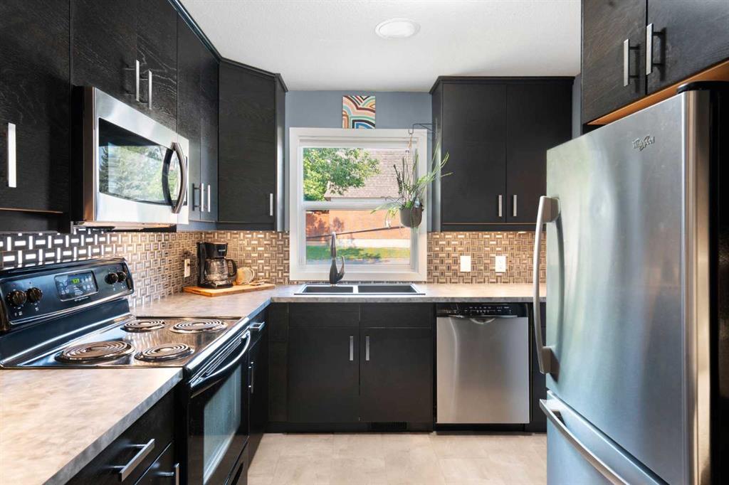 Fourth View of 90, 330 Canterbury Drive SW, Canyon Meadows, Calgary, Alberta, T2W 1H6