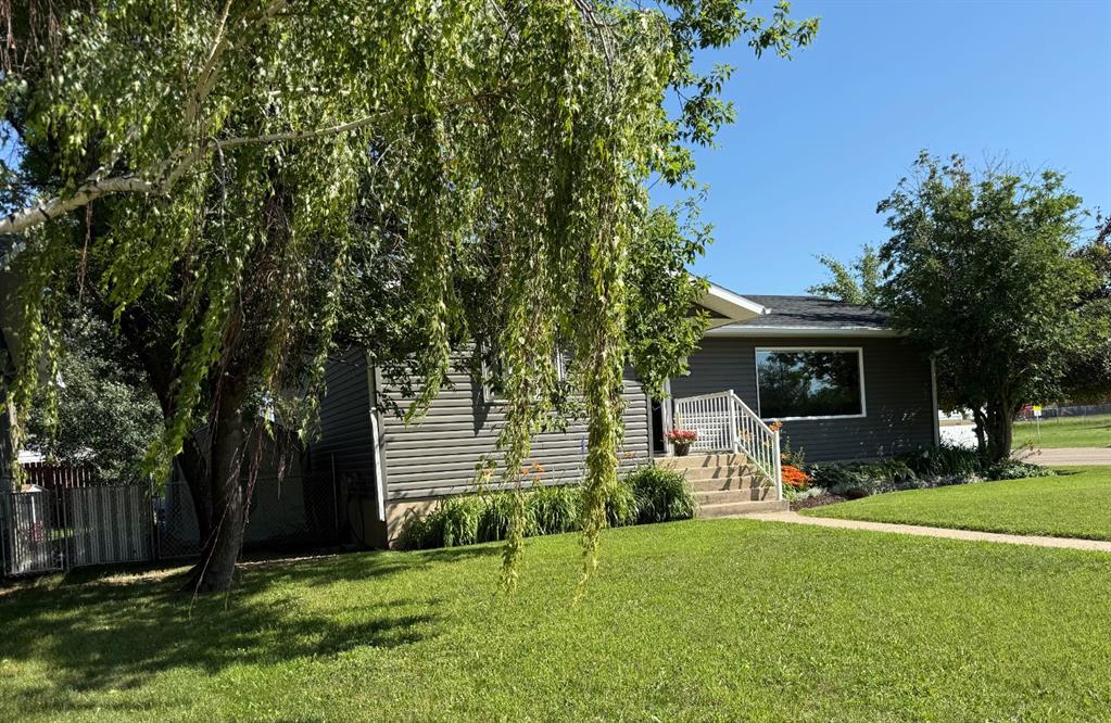 Third View of 422 15 Street E  , Riverview Park, Drumheller, Alberta, T0J0Y5