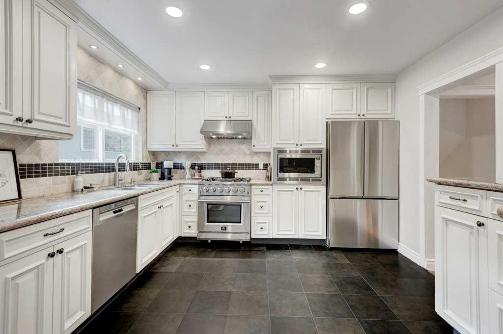 Fifth View of 76 Chinook Drive SW, Chinook Park, Calgary, Alberta, T2V 2P9