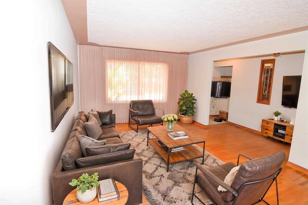 Third View of 36 Cheyenne Crescent NW, Charleswood, Calgary, Alberta, T2L 0Z2
