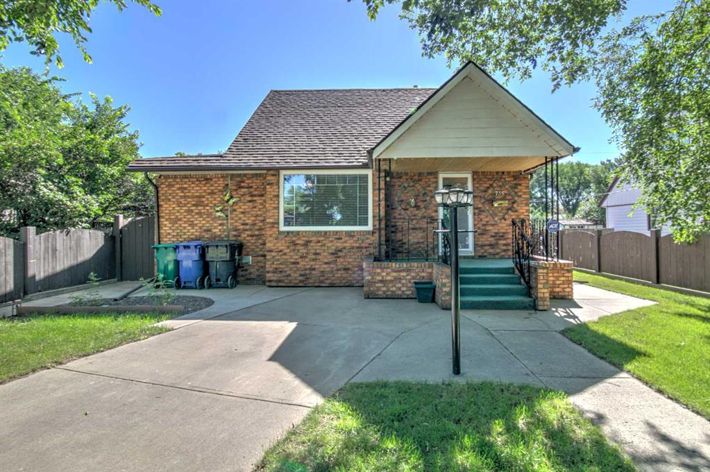Third View of 735 17 Street N, Westminster, Lethbridge, Alberta, T1H 3E2