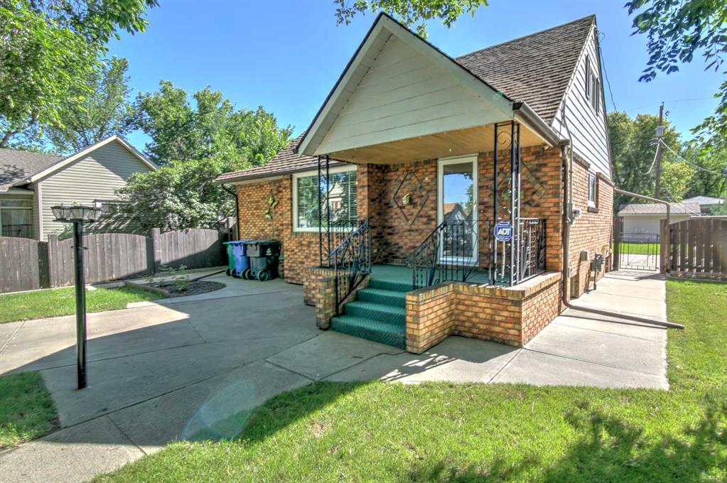 Fourth View of 735 17 Street N, Westminster, Lethbridge, Alberta, T1H 3E2