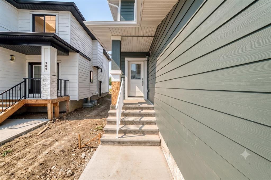 Third View of 707 Mandalay Avenue , NONE, Carstairs, Alberta, T0M 0N0