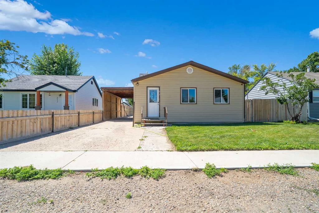 213 2 Street W, A2329014, Alberta,