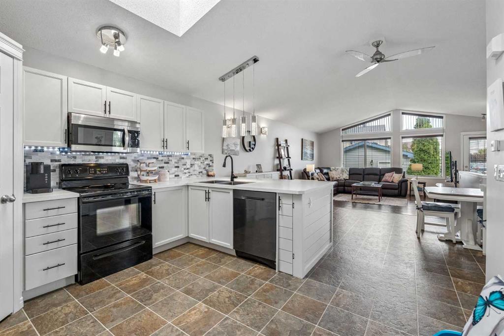 Fourth View of 2046 New Brighton Gardens SE, New Brighton, Calgary, Alberta, T2Z 4X4