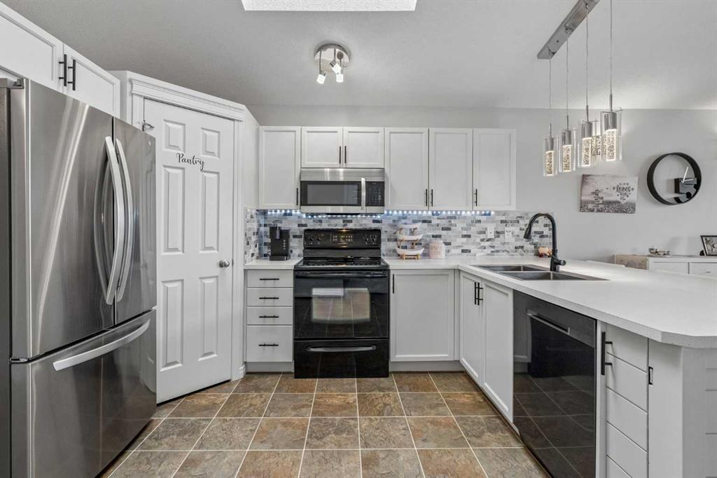 Fifth View of 2046 New Brighton Gardens SE, New Brighton, Calgary, Alberta, T2Z 4X4