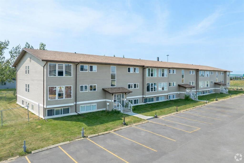206, 101 Big Hill Way SE, A2329090, Alberta,