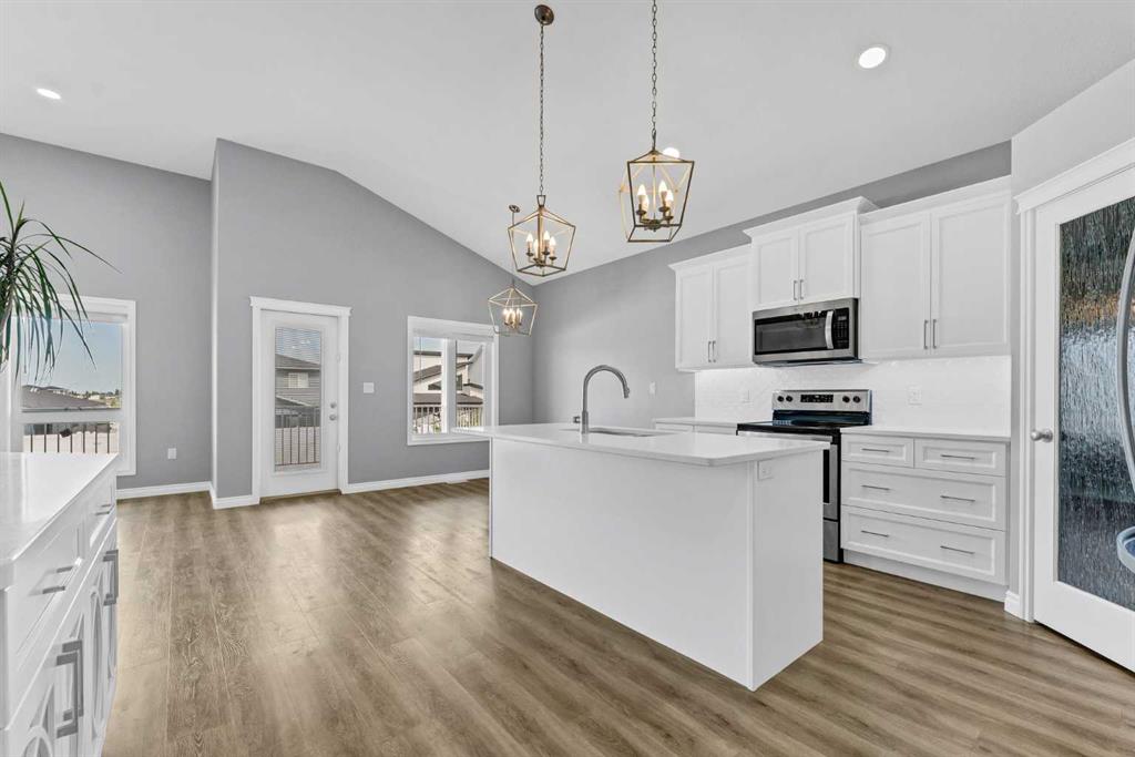 Fifth View of 127 Hamptons Crescent SE, SE Southridge, Medicine Hat, Alberta, T1B0P4