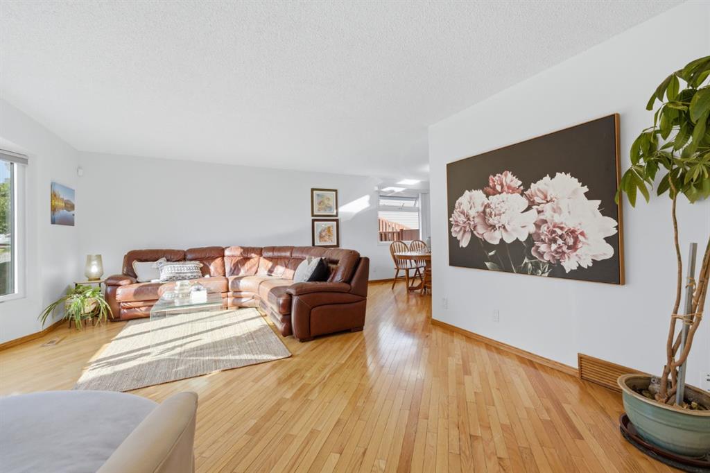 Fifth View of 6016 Dalcastle Crescent NW, Dalhousie, Calgary, Alberta, T3A 1S4