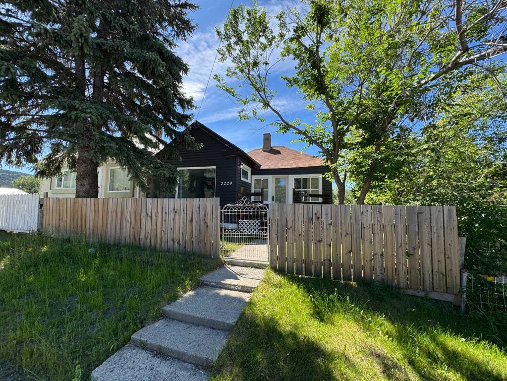 Third View of 2229 210 Street , NONE, Bellevue, Alberta, T0K 0C0