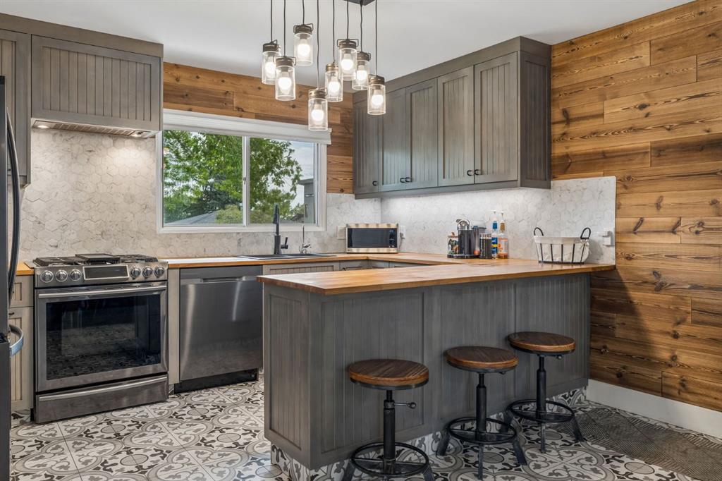 Fifth View of 27 Heston Street NW, Highwood, Calgary, Alberta, T2K 2C3