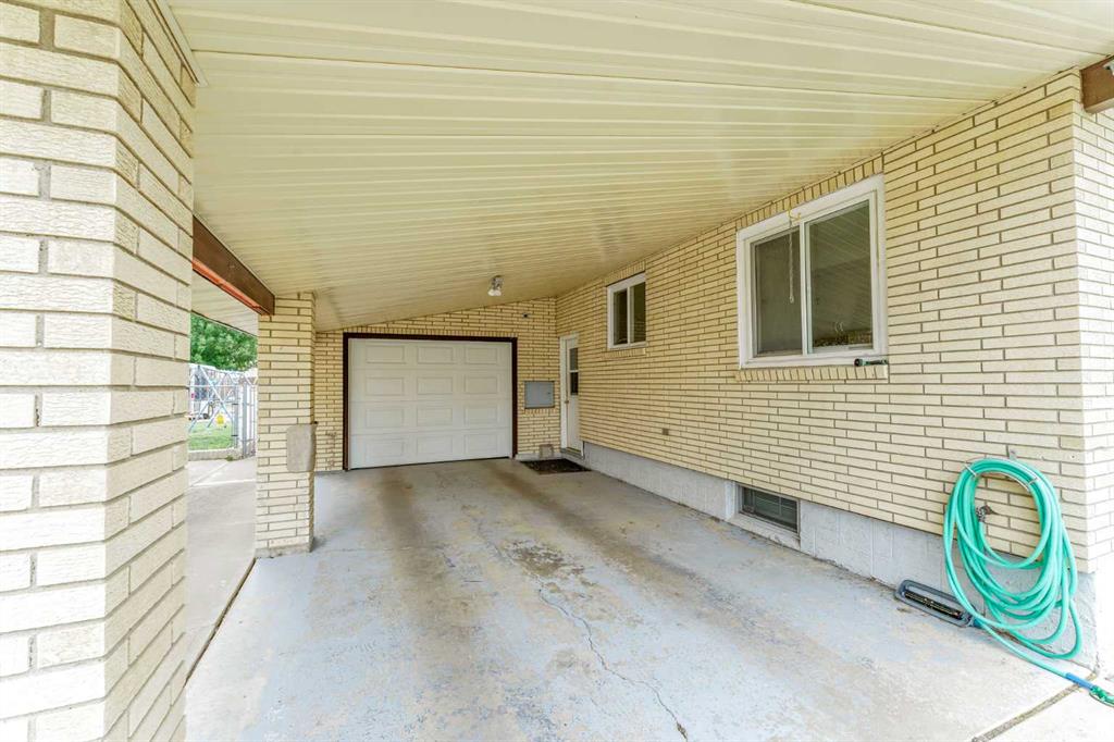 Fifth View of 2689 Thompson Crescent SE, Crestwood-Norwood, Medicine Hat, Alberta, T1B 1C5