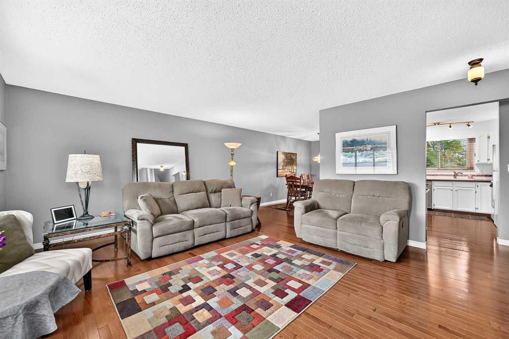 Fourth View of 43 Brabourne Mews SW, Braeside, Calgary, Alberta, T2W 2V9