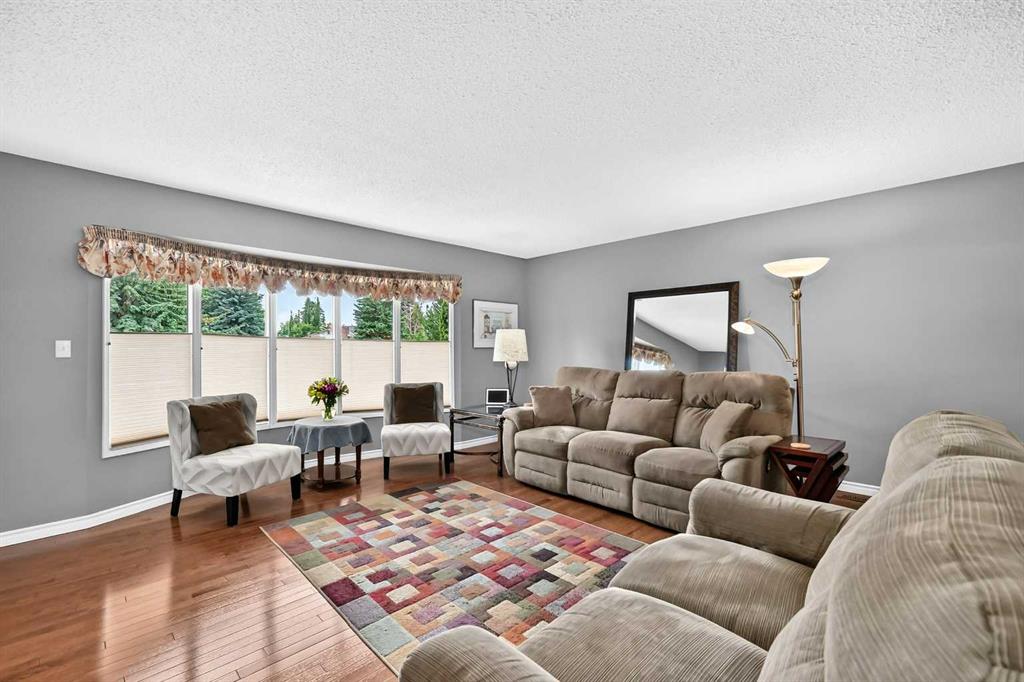 Fifth View of 43 Brabourne Mews SW, Braeside, Calgary, Alberta, T2W 2V9