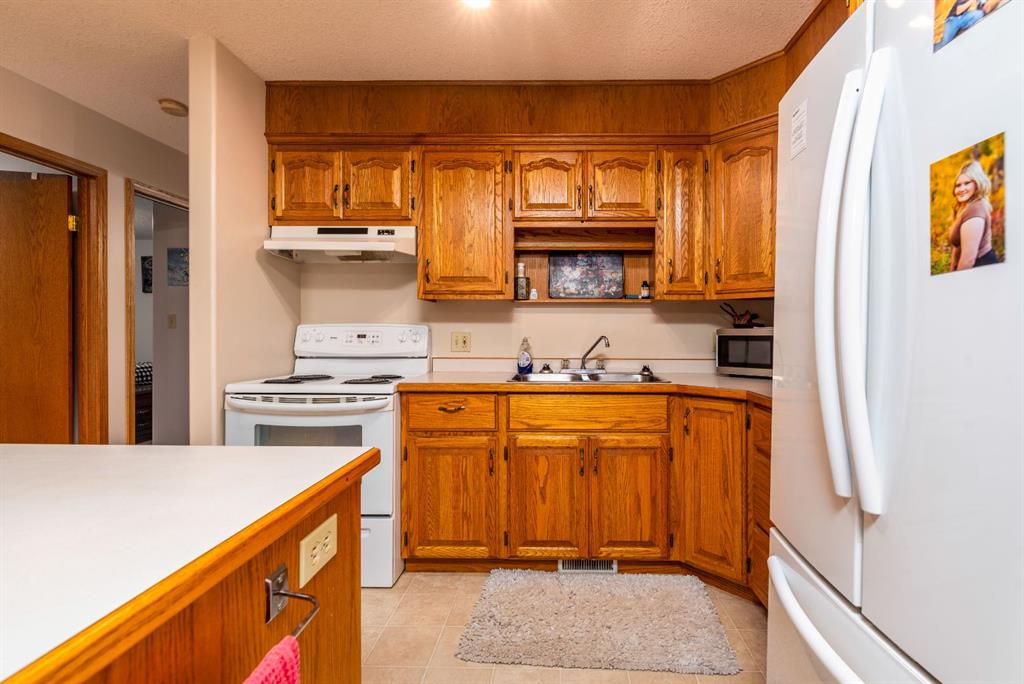 Fifth View of 4802 46 Street , Central Business District, Lloydminster, Saskatchewan, S9V0J7