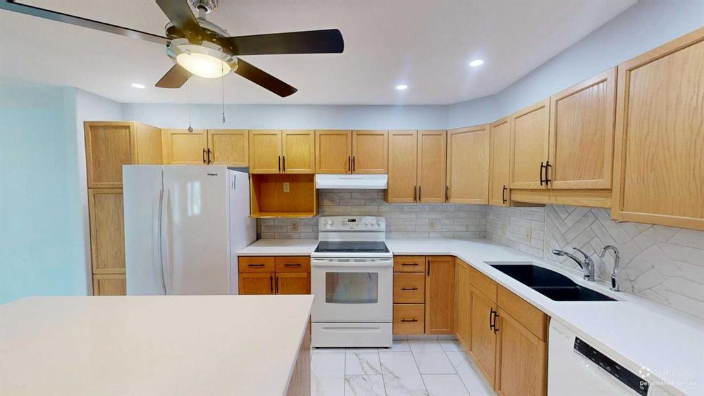 Fourth View of 203, 75 1 Avenue S, Downtown, Lethbridge, Alberta, T1J 4R2
