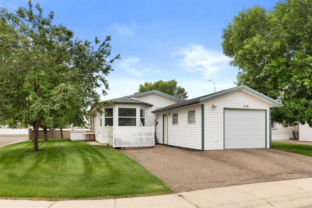Third View of 118, 1600 Strachan Road SE, SE Southridge, Medicine Hat, Alberta, T1B4M3