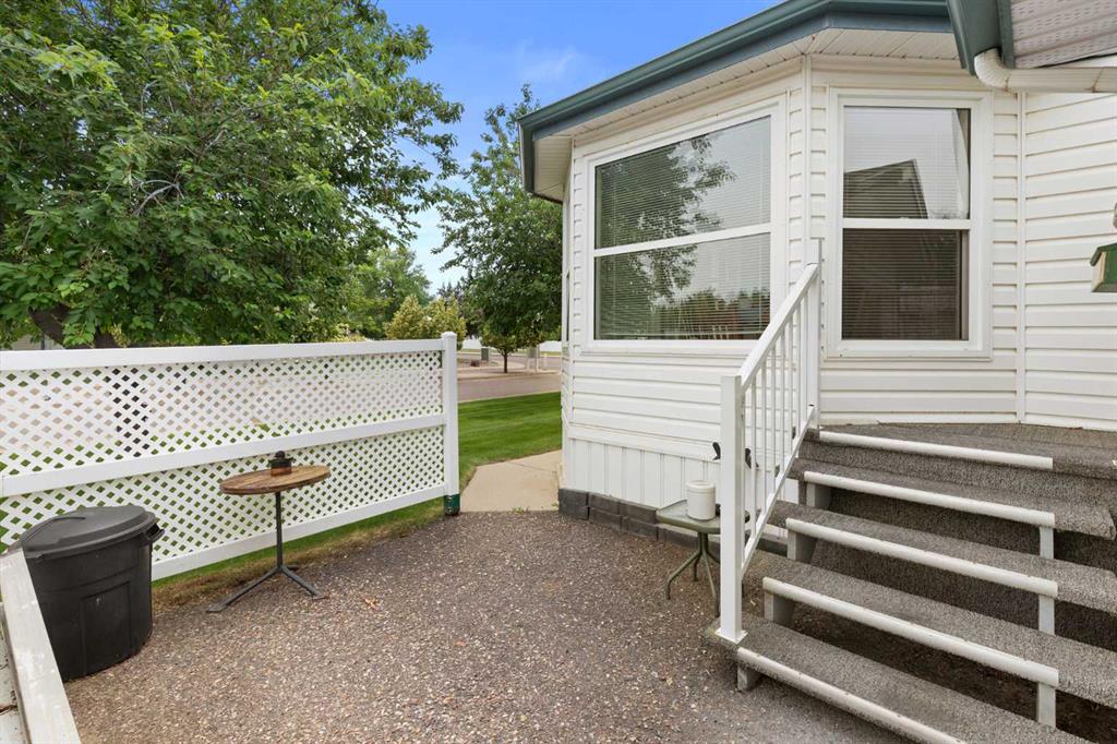Fourth View of 118, 1600 Strachan Road SE, SE Southridge, Medicine Hat, Alberta, T1B4M3