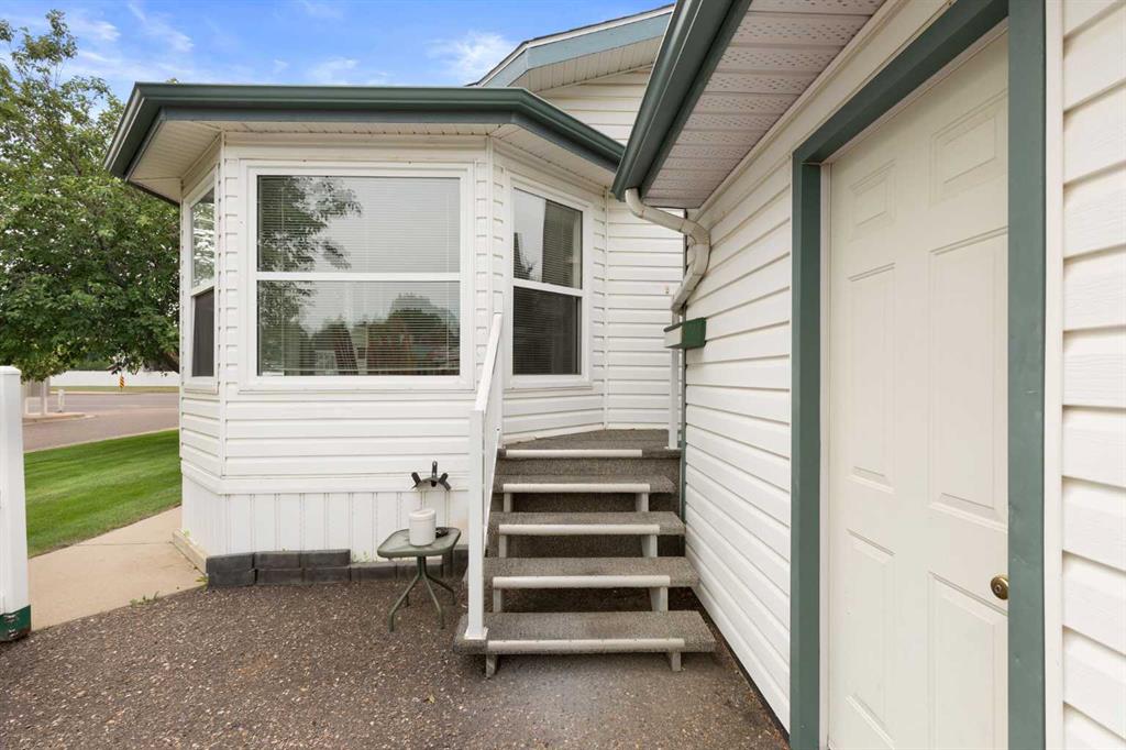 Fifth View of 118, 1600 Strachan Road SE, SE Southridge, Medicine Hat, Alberta, T1B4M3