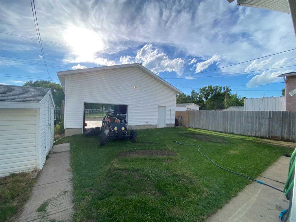 Fourth View of 814 12 Street N, Senator Buchanan, Lethbridge, Alberta, T1H 2H6