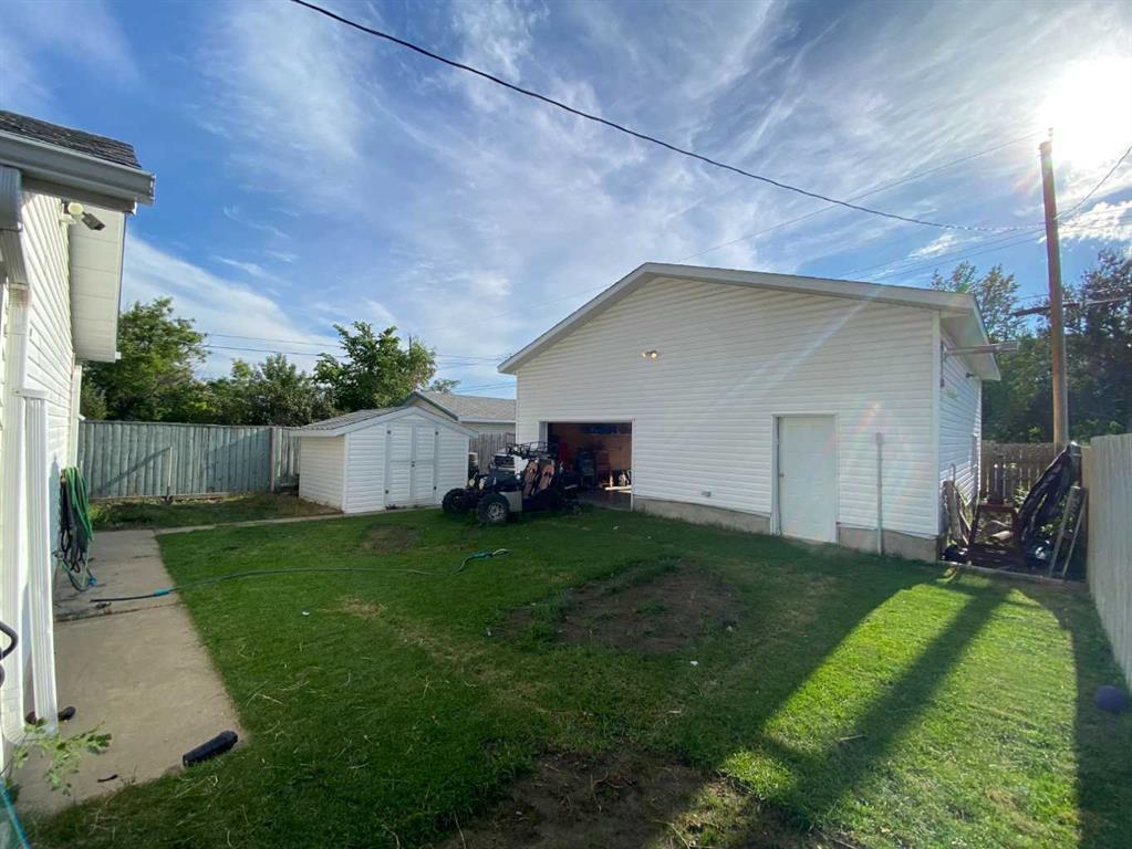 Fifth View of 814 12 Street N, Senator Buchanan, Lethbridge, Alberta, T1H 2H6