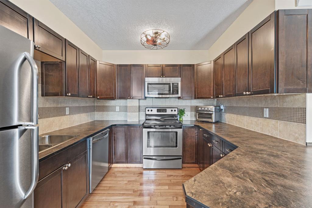 Third View of 8, 50 8 Avenue , NONE, High River, Alberta, T1V 1E8